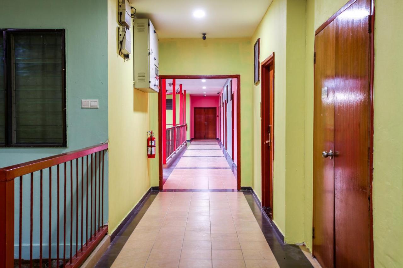 Oyo 89478 Lkh Motel Кота Кинабалу Екстериор снимка