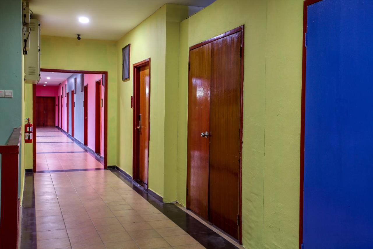 Oyo 89478 Lkh Motel Кота Кинабалу Екстериор снимка