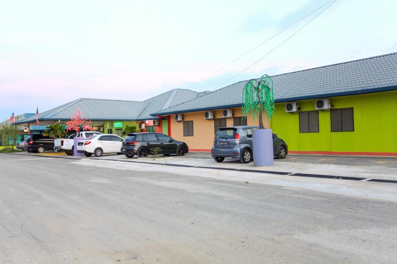 Oyo 89478 Lkh Motel Кота Кинабалу Екстериор снимка